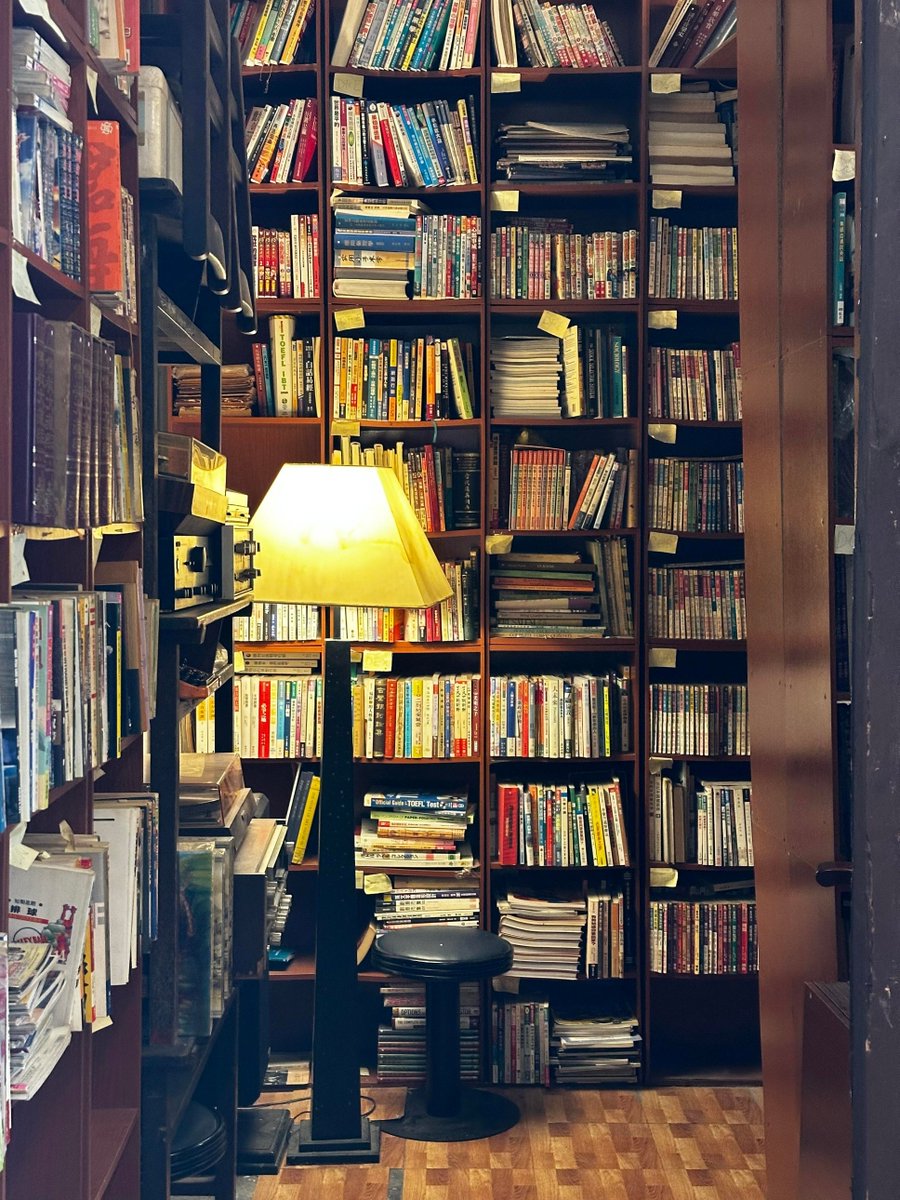 LSQKathleen's tweet photo. The time spent slowly browsing amidst the scent of old books, searching for that one volume destined to touch my life https://t.co/VqhAEBwuY3