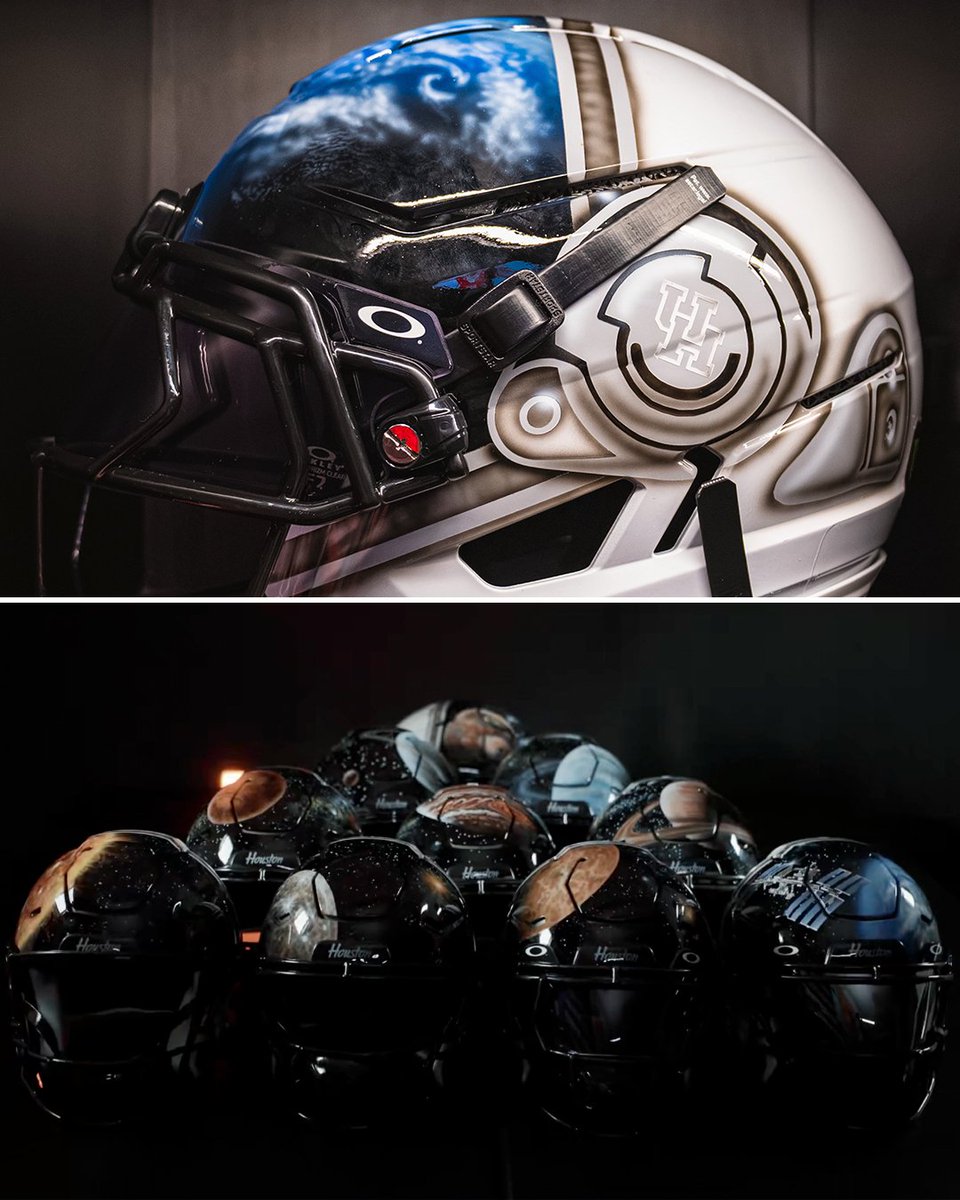 DKSports's tweet photo. Houston's "Gridiron Galaxy" helmets have to be one the greatest in CFB history 🙌

The Cougars are wearing 10 different, hand-painted helmets representing the planets, Pluto &amp; the Sun 🌎

(📸: @UHCougarFB) https://t.co/tvafeiC4UB