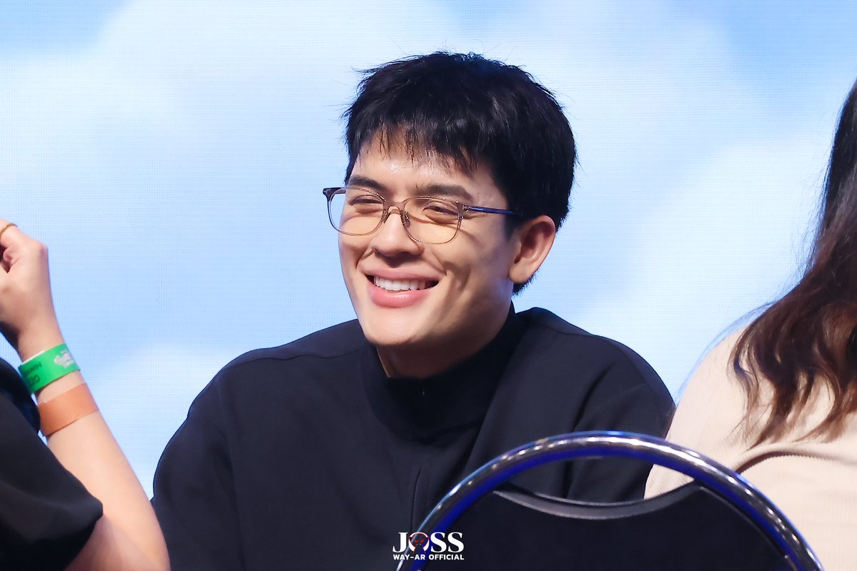 JossWayarofc's tweet photo. ขอบคุณทุกคนที่มาร่วมกิจกรรมและมาหาจอส กวิน และกวินซ์ลีย์ในวันนี้นะคะ ❤️💜

ขอบคุณสำหรับทุกกำลังใจ ทั้งจากทีมหน้างานและหน้าจอ รวมถึงรอยยิ้มและพลังงานดี ๆ ที่ส่งให้กันในวันนี้นะคะ

กลับบ้านปลอดภัย และหลับฝันดีนะคะ ❤️💜

Thank you everyone for joining the activities and coming to see Joss, Gawin, and Guinzly today. ❤️💜

Thank you for all the love and support, both from everyone at the event and those cheering from home, as well as all the smiles and positive energy you shared with us today.

Have a safe journey home and sweet dreams. ❤️💜

JOSSGAWIN GUINZLY BIG FAM
#GMMTVFANIVAL2026HappyFamilyxJG
#JossWayar #JossGawin #GUINZLY