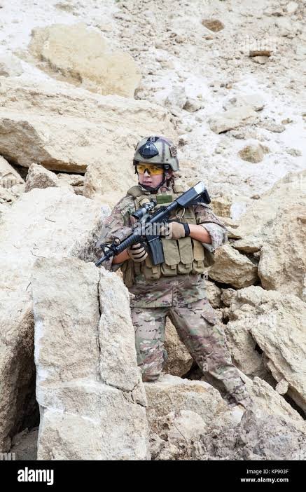 zeeshanzac09's tweet photo. Female Explosive Ordnance Disposal (EOD) technicians and officers have served critical roles on the front lines in both Iraq and Afghanistan, managing the disposal of improvised explosive devices (IEDs) and other hazardous ordnance. https://t.co/hbwpJDkP0d