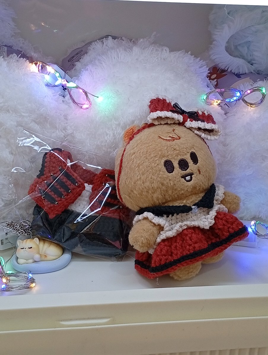 sekizeu_'s tweet photo. girlfriend👀 #skzoo #hanquokka #straykids #crochet #dollclothes https://t.co/ptUX8XP7vr