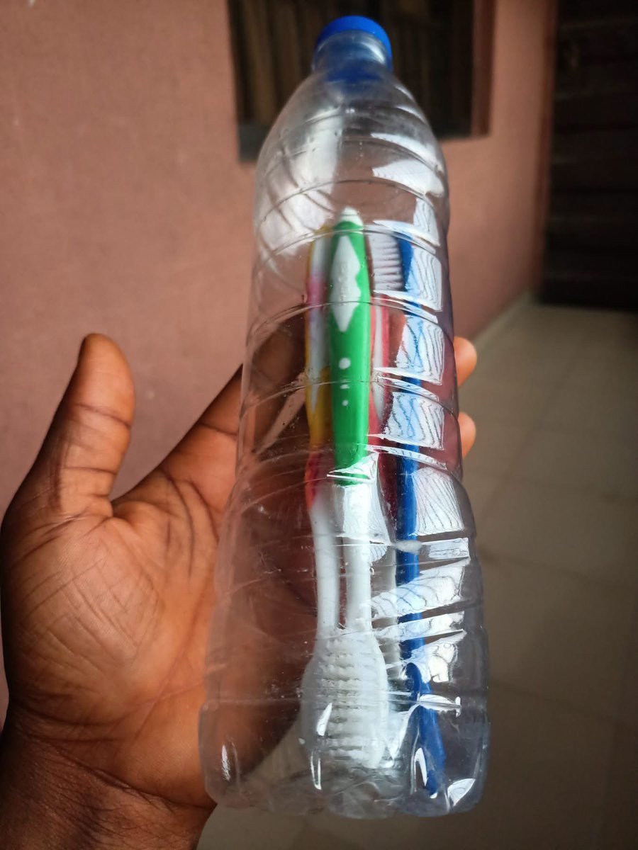 iamzioraa's tweet photo. This is the safest way to keep your toothbrush from rats and cockroaches. https://t.co/hjKdTu7ZZG