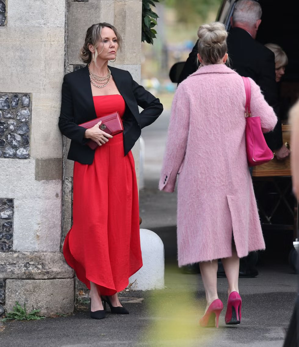 SquareGossip_'s tweet photo. Make your predictions below in the replies who's funeral it is that Linda and Janine are attending..

I think it may be the case that Janine has curated a funeral for Mick to make Linda believe that Mick is actually dead.. when he isn't and it's all a set up.. #EastEnders ☕️ https://t.co/Ct1bGYaUAM