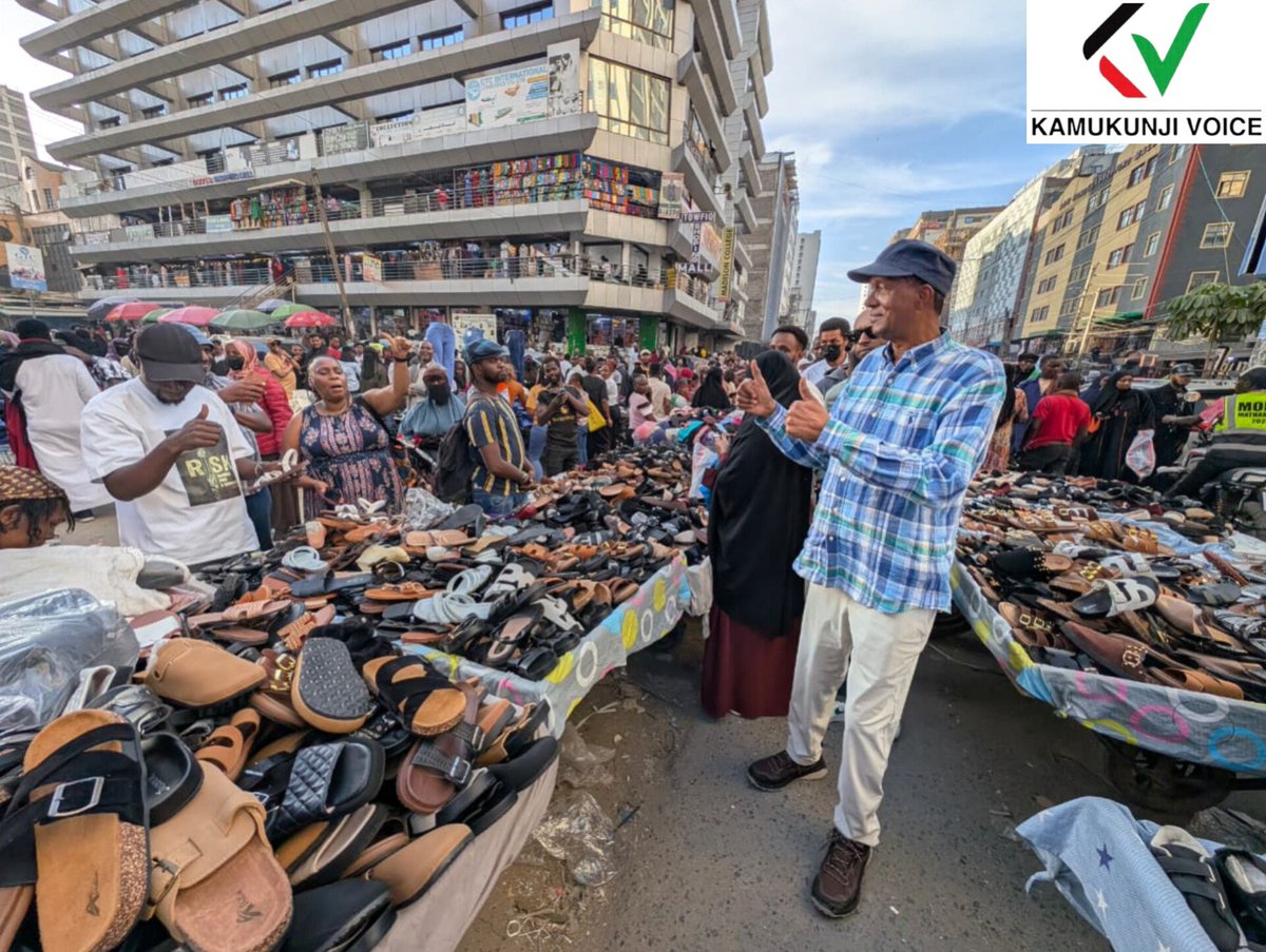 kamukunjivoice's tweet photo. Leo, Mbunge wa Kamukunji Yusuf Hassan, amefanya ziara ya ghafla huko Eastleigh. Alisikiliza kwa makini changamoto za wapiga kura wake mahiri, akajibu maswali yao na kutafuta suluhisho. https://t.co/KgoqzfAj1g
