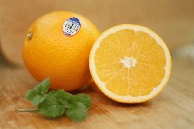 KayleeBarnjm's tweet photo. Super frescas y crujientes! Las naranjas de Valencia de esta temporada son dulces, jugosas y sin pepitas, perfectas para desayunar o hacer zumo natural. No te las pierdas, calidad garantizada!， https://t.co/2yjX9tz5dj
