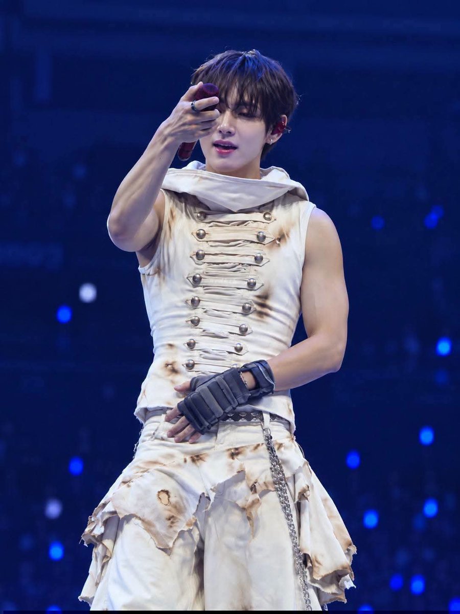 goutte520807's tweet photo. @cdecoqueta02 Kim taehyunng the king https://t.co/dzX8tImzUO