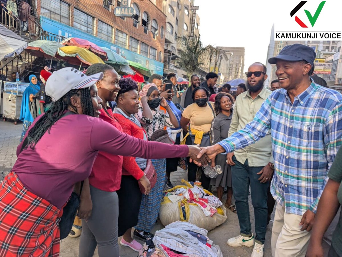 kamukunjivoice's tweet photo. Leo, Mbunge wa Kamukunji Yusuf Hassan, amefanya ziara ya ghafla huko Eastleigh. Alisikiliza kwa makini changamoto za wapiga kura wake mahiri, akajibu maswali yao na kutafuta suluhisho. https://t.co/KgoqzfAj1g