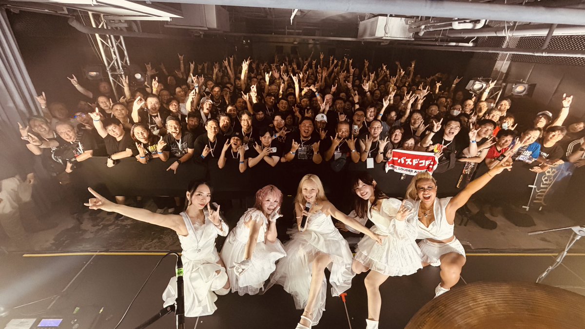 lovebites_jp's tweet photo. 🇹🇭Bangkok, Thailand!! Land of Smiles!! Your smile makes us happy!! ขอบคุณค่ะ!

Tomorrow is… 🇲🇾Kuala Lumpur, Malaysia!! See you there!! https://t.co/isTKAsEecc