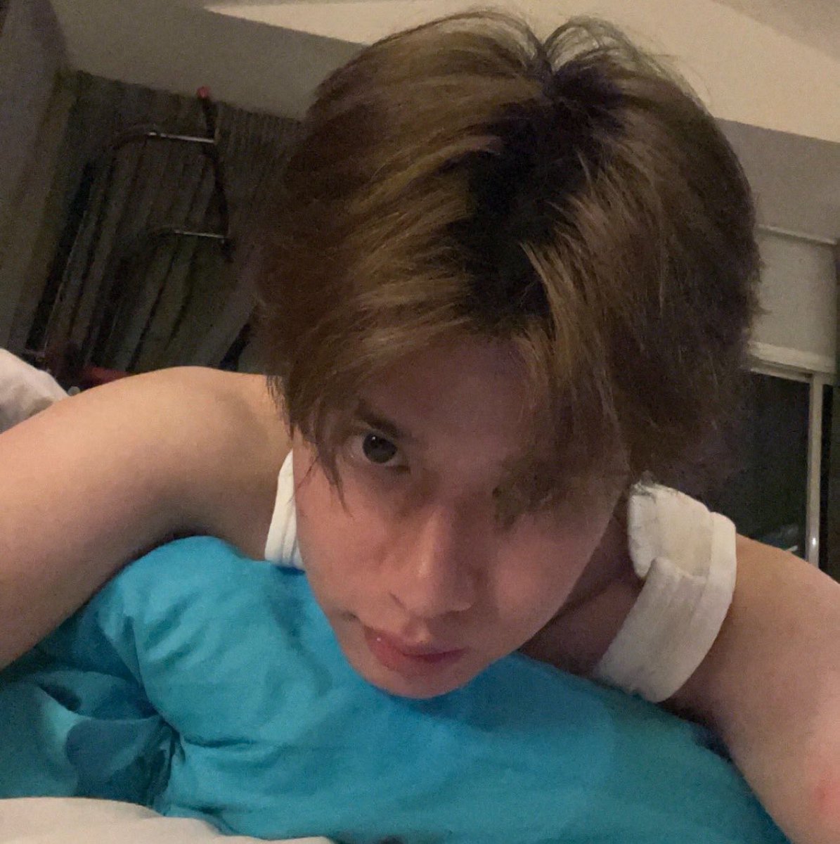 masiiess's tweet photo. ลูกคิดถึงเธอ บิงโกไม่ได้เห็นหน้าแม่นานแล้ว

อือ 

เธอคิดถึงลูกไหม

คิดถึง

ตอบสั้นจัง ไม่อยากคุยกับโอมหรอ

นี่เราตอบเธอได้ก็ดีแค่ไหนแล้วโอม
เรามีแฟนแล้ว เรื่องของเรามันจบนานแล้ว
ไม่ทักกันอีกแล้วได้ไหม เราขอร้อง 
เราไม่อยากให้แฟนเราต้องเสียใจถ้ารู้ว่าเรายังตอบเธออยู่แบบนี้ https://t.co/HM41l8S4Pu