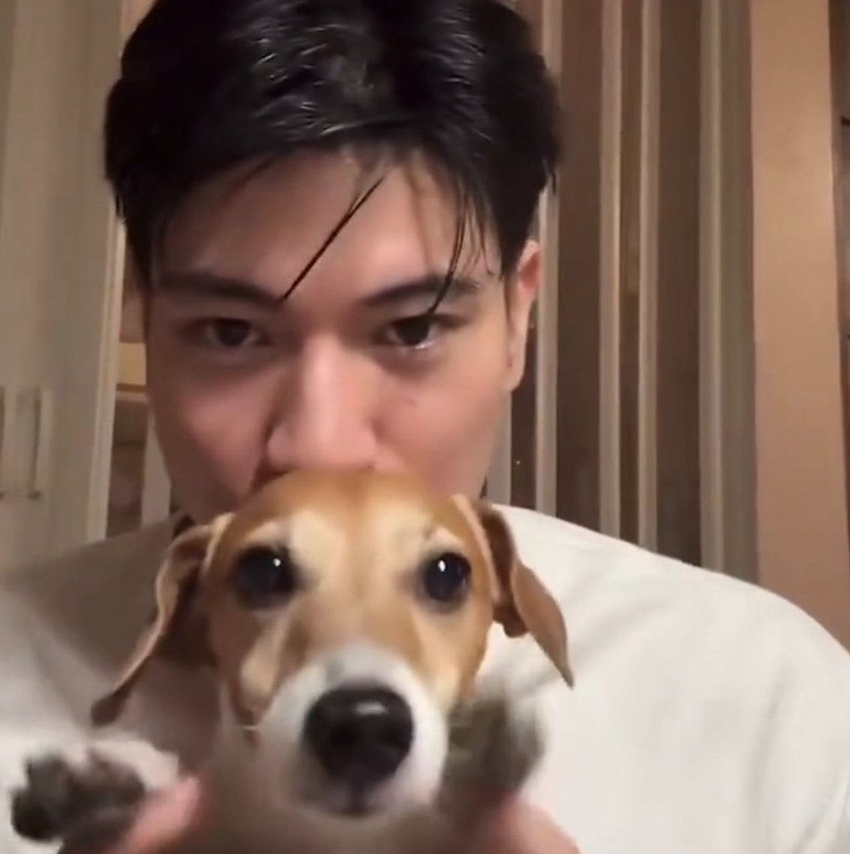 masiiess's tweet photo. ลูกคิดถึงเธอ บิงโกไม่ได้เห็นหน้าแม่นานแล้ว

อือ 

เธอคิดถึงลูกไหม

คิดถึง

ตอบสั้นจัง ไม่อยากคุยกับโอมหรอ

นี่เราตอบเธอได้ก็ดีแค่ไหนแล้วโอม
เรามีแฟนแล้ว เรื่องของเรามันจบนานแล้ว
ไม่ทักกันอีกแล้วได้ไหม เราขอร้อง 
เราไม่อยากให้แฟนเราต้องเสียใจถ้ารู้ว่าเรายังตอบเธออยู่แบบนี้ https://t.co/HM41l8S4Pu