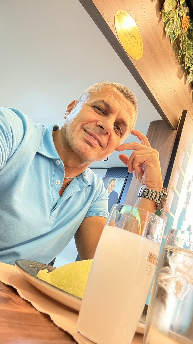 cuneytcingoz's tweet photo. İşe gitmek için çıktığın eve bir daha dönememe, sabah sarıldığın kızını bir daha öpememe, sevdiğinden geriye bir not kalma ihtimalini unutma. Çok sev, çok konuş, çok özür dile, çok affet. Çok anı biriktir, çok sarıl sevdiklerine."
Hayat bir şeyleri ertelemek için uzun değil https://t.co/QOyhRq2yWb