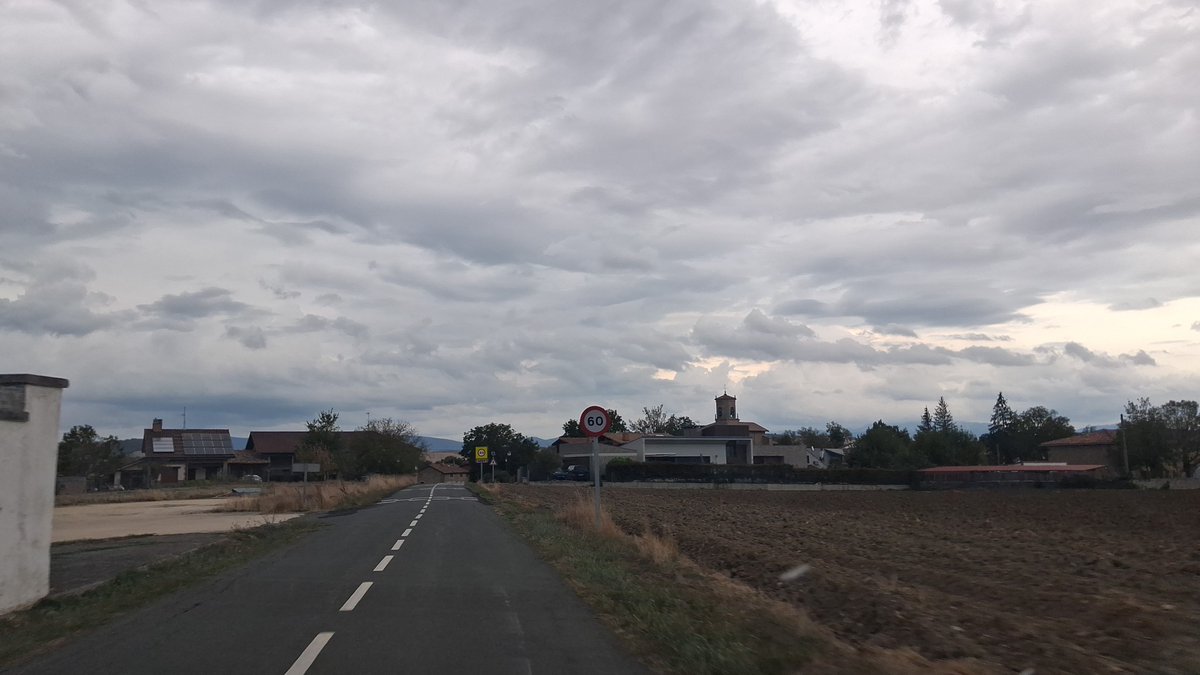 EFerroviario's tweet photo. Muy negro pero ni gota en la Llanada Alavesa 
@Arabamet @meteodelnorte @meteosojuela @minervagra @ibericam @ecazatormentas @ZubizarretaPili https://t.co/0uOUr05AU6