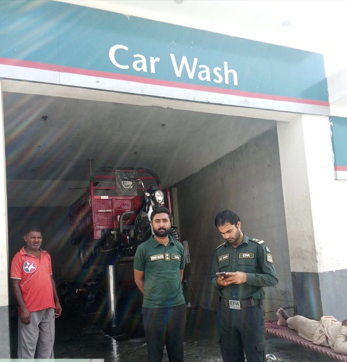 farhanmahmood5f's tweet photo. Visit to a Service Station, with EPA team.

#epapunjab #im4climate #maryamnawaz4climate #smoglesspunjab #smogfreepunjab #saynotoplastic #plasticfreepunjab #Climatewarriors #Climateinternship
#epccdpunjab https://t.co/p3VrtPSBtu