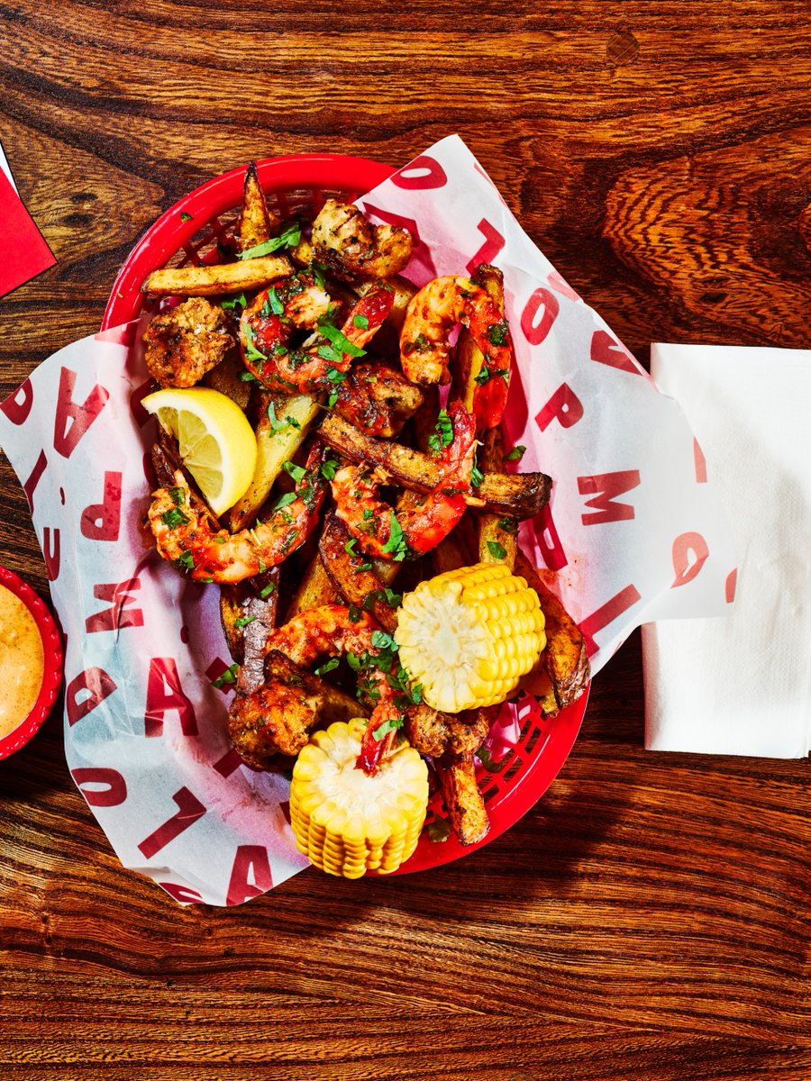 goustocooking's tweet photo. This one’s a total catch 🤩

🍽 Seafood Boil-Inspired Loaded Fries, Jumbo King Prawns &amp; Crispy Squid https://t.co/F1zaTrnU0z