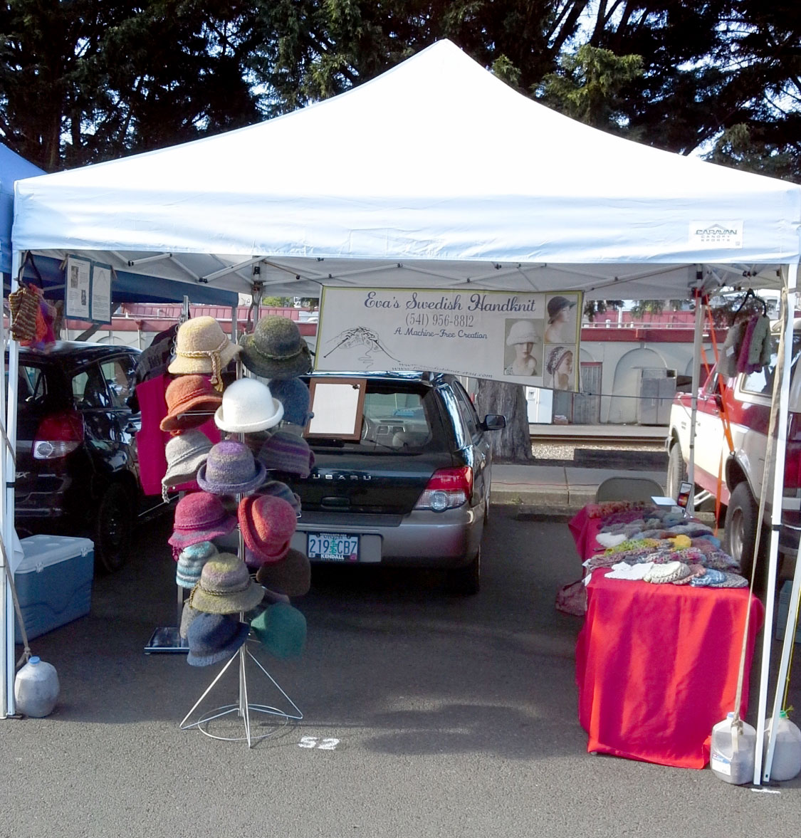 eCanopyCom's tweet photo. Huge thanks to Eva's Swedish Handknit for the 5-star review! Our Caravan Canopy M-Series Pro 2 is 'Light weight and easy to set up' for markets. 'Weighs 33 pounds' &amp; 'looks fresh and professional.' Quick pop-up shade made easy!

https://t.co/cptSnJaMma https://t.co/qQe2C0i4s1