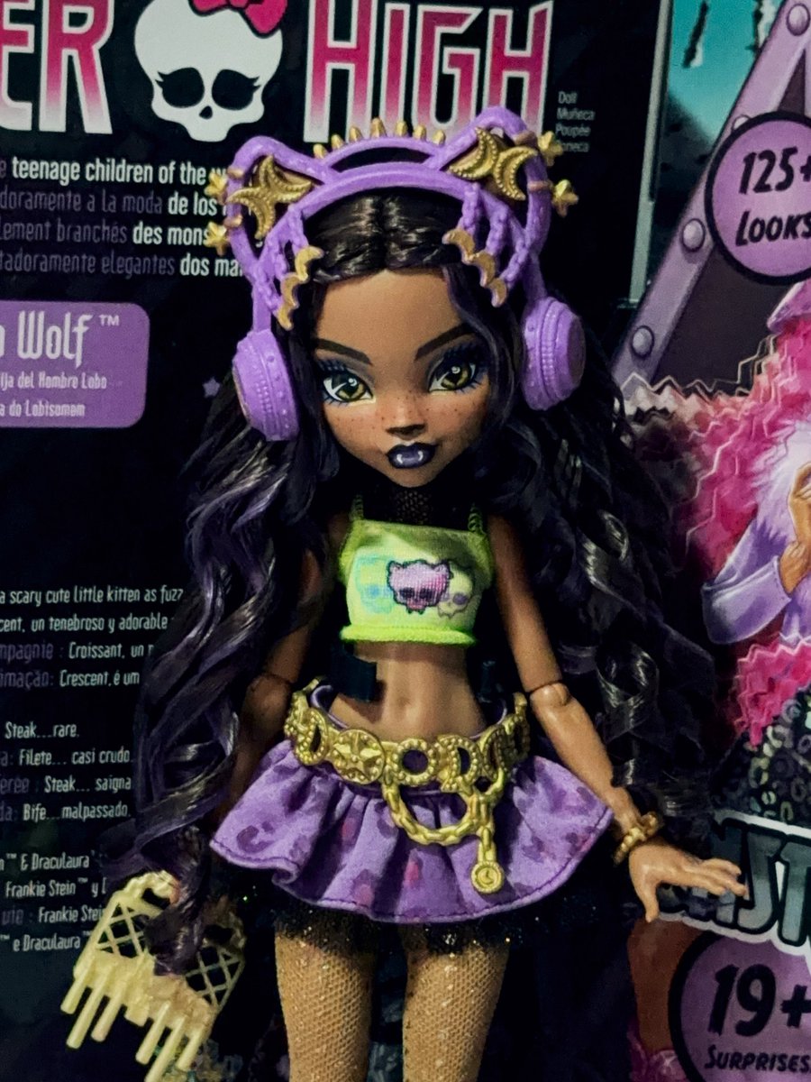 lagoonaplnk's tweet photo. então, a Clawdeen Claws &amp; Charms entrou na minha cabeça, precisava colocar um pouco de verde nela. 💜💚 https://t.co/zmhIWN7aFw