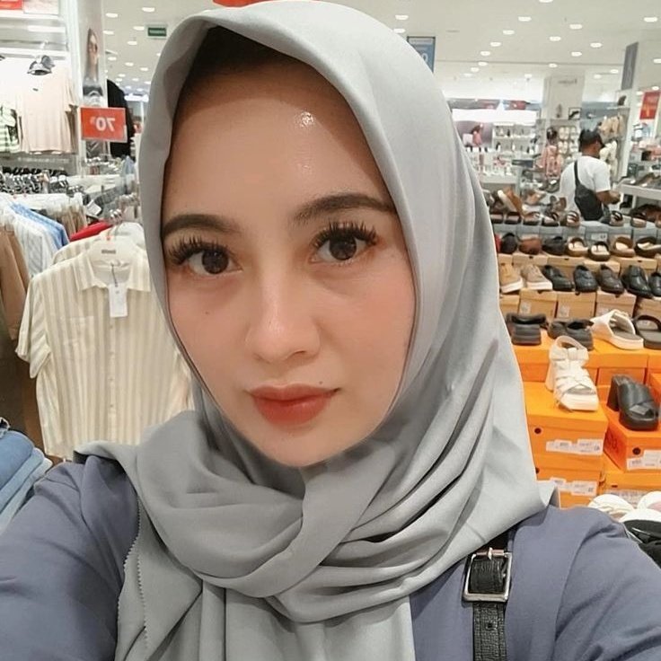 BundaMeiSarah's tweet photo. Hanya seorang janda yang tahu cara menikmati hidup. Usia hanyalah angka, tapi selera tetap juara✨
#brondong
#gigoloindonesia
#gigolojakarta
#gigolobali
#gigolobandung https://t.co/aTpy27kpph