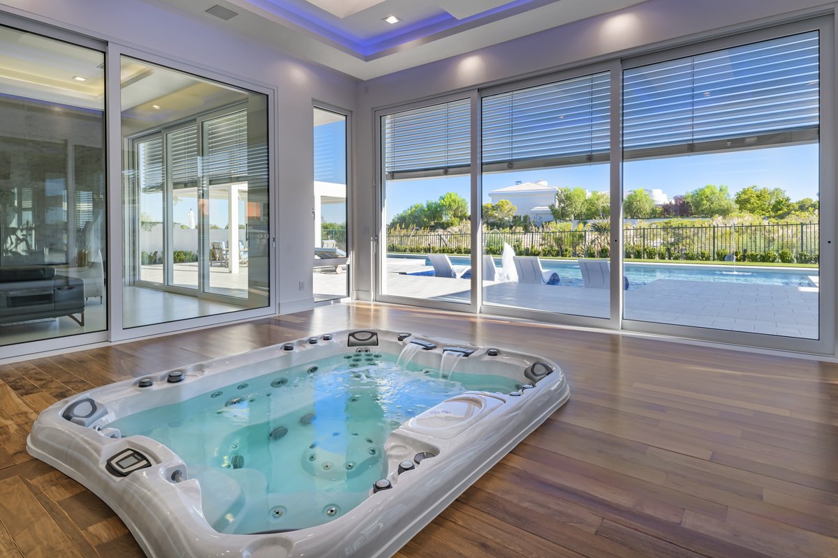 PandaWindows's tweet photo. Where the view becomes part of the home. ✨    

This Las Vegas residence brings the outdoors in with expansive openings that frame the pool and surrounding views.   

From the interior details to the seamless indoor-outdoor connection, every space is designed to take in its surroundings.    

Swipe through the project. →    

🔗 Explore more Panda projects at the link in our bio.    

#PandaWindowsAndDoors #ProjectShowcase #ResidentialDesign #IndoorOutdoorLiving #ModernArchitecture #HomeDesign #ArchitecturalDesign