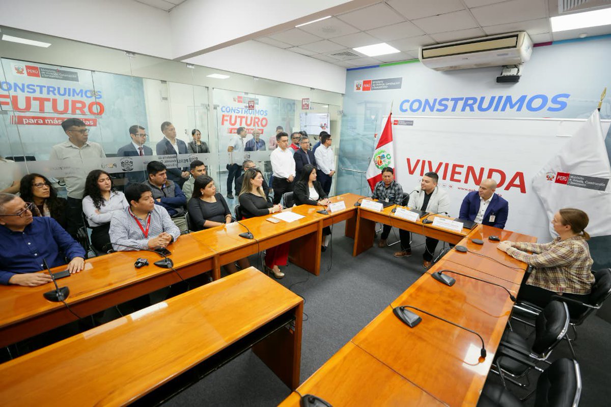 viviendaperu's tweet photo. ✅ Cusco: Más de 6 mil habitantes de Chamaca mejorarán su movilidad urbana 

📌 Más de 6200 habitantes del distrito de Chamaca, en la provincia de Chumbivilcas, se beneficiarán con un proyecto de movilidad urbana valorizado en más de S/6,2 millones, que permitirá mejorar calles, avenidas y espacios públicos del distrito. 

📌 Para hacerlo realidad, el Ministerio de Vivienda, Construcción y Saneamiento (MVCS), la Municipalidad Distrital de Chamaca y Hudbay Perú S.A.C. suscribieron un convenio de inversión mediante Obras por Impuestos (OxI).

📰 Nota de prensa: https://t.co/jW24plrjNJ