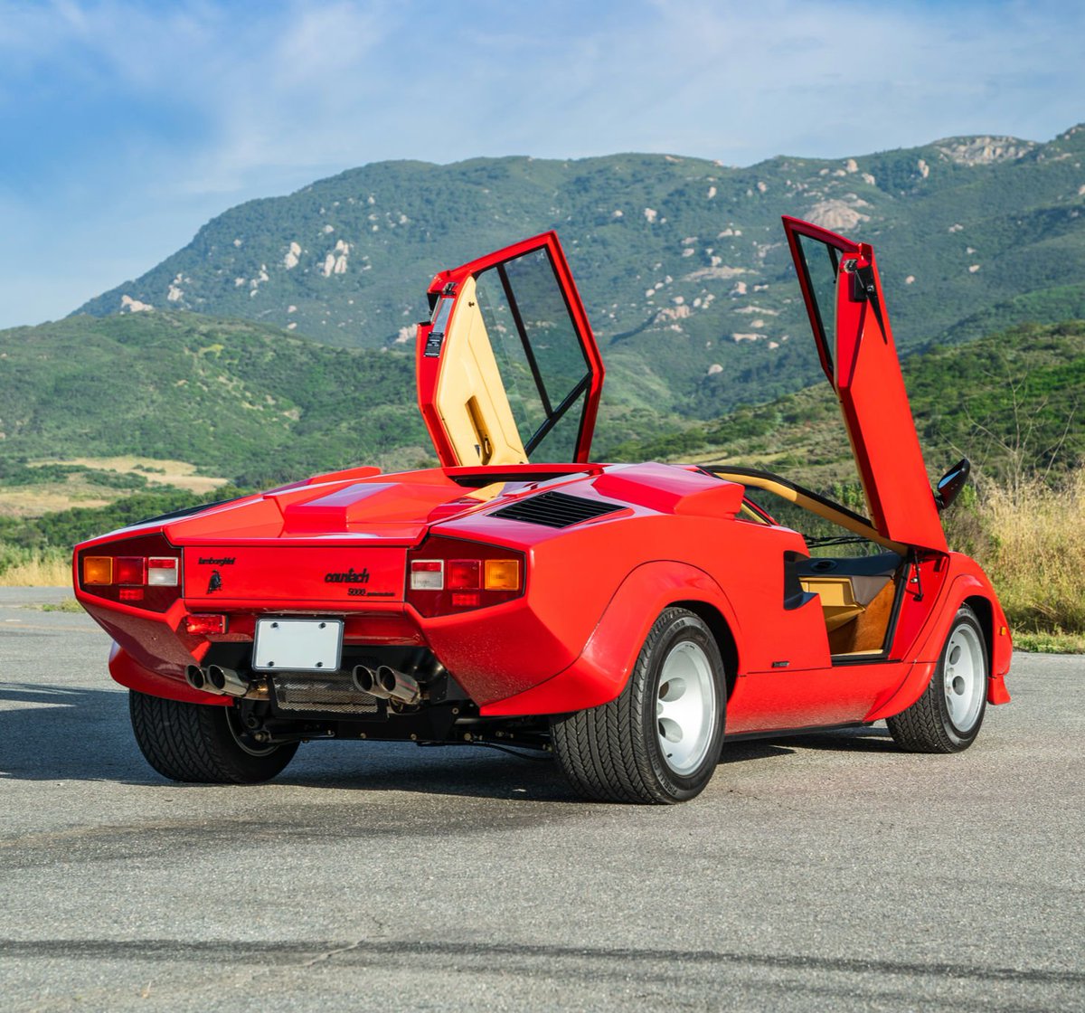 Rinoire's tweet photo. #SuperCarSaturday
#Lamborghini Countach 5000 QV https://t.co/yVoPU6KDhE