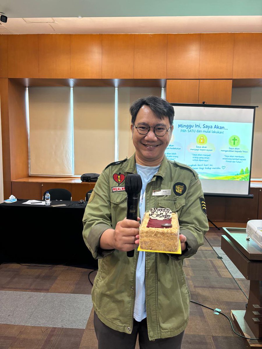H4N5Banqharra's tweet photo. what does it mean to be 49??

terlalu tua untuk sebuah kenakalan
terlalu muda untuk sebuah kematangan
bukan saatnya lagi untuk sebuah pembuktian https://t.co/OW30A1Knq3
