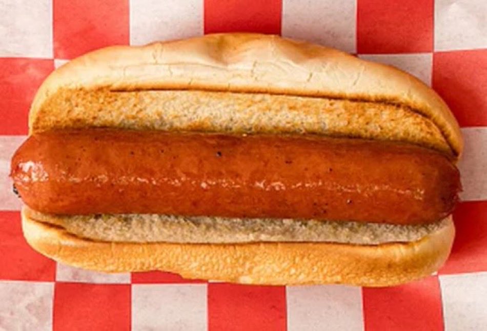 Battsvision's tweet photo. How could we elevate this 🌭 https://t.co/MmCBoB9cOQ