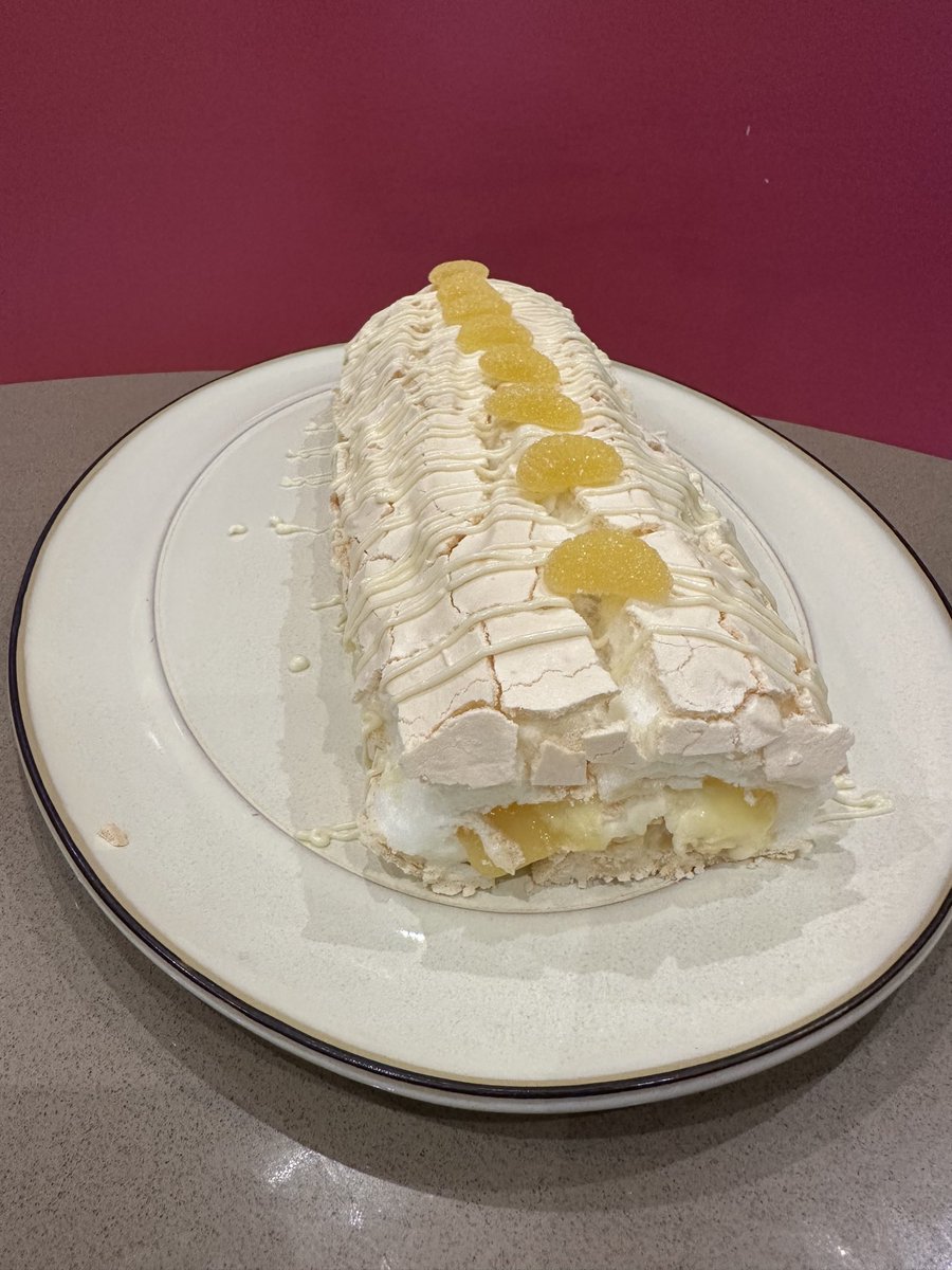 LouBcakes's tweet photo. Tonight’s #desserts Both from @janespatisserie White #chocolate &amp; #biscoff #cheesecake &amp; a rather flat #lemon #meringue #roulade https://t.co/oAxXBUn3xX