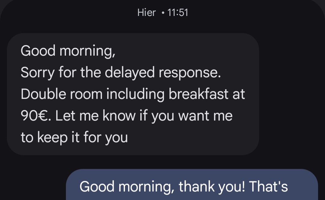 salitribule's tweet photo. Je trouve un hotel chouette, 160 euros la nuit. Je trouve leur numéro et j'envoie un SMS:
Bonjour !
Nous aimerions beaucoup séjourner dans votre hôtel demain soir pour une nuit. J’ai trouvé votre établissement sur Booking, où le tarif actuel est de 160 €, petit-déjeuner inclus.
Étant moi-même propriétaire sur Booking, je connais très bien le montant élevé des commissions prélevées par la plateforme. Je me suis donc dit qu’il pourrait être plus intéressant pour nous comme pour vous de réserver directement auprès de votre établissement et de vous payer en espèces. Pourriez-vous nous proposer un meilleur tarif en réservation directe, petit-déjeuner inclus ?
Merci beaucoup, et au plaisir, je l’espère, de vous voir demain !

Réponse : 90 euros.

Arrêtons de nourrir la bête.