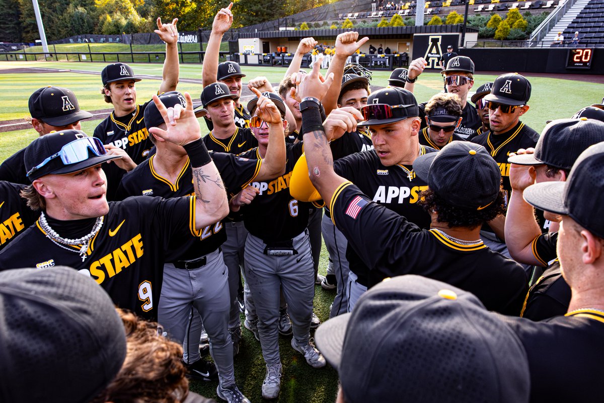 AppBaseball's tweet photo. Total team effort!

App State 20, North Carolina A&amp;T 5

#TIGMA https://t.co/d4uwHcQjFC