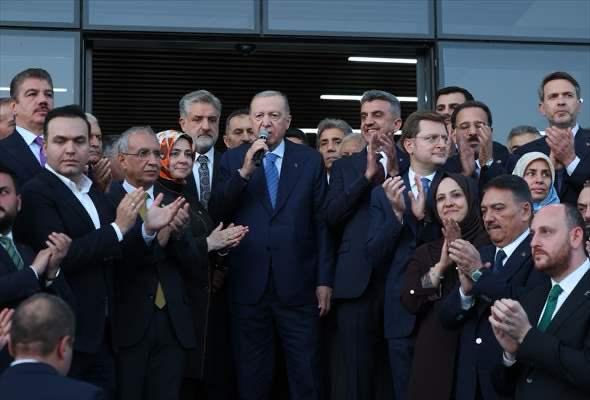 ProfDrDusak's tweet photo. Cumhurbaşkanımız ve AK Parti Genel Başkanımız Sayın Recep Tayyip Erdoğan’ın teşrifleriyle AK Parti Şanlıurfa İl Başkanlığımızın yeni hizmet binasının açılışını gerçekleştirdik. Teşkilatımıza ve şehrimize hayırlı uğurlu olsun.

Açılışımıza bizzat teşrif eden Cumhurbaşkanımız Sayın Recep Tayyip Erdoğan başta olmak üzere; bakanlarımıza, Genel Başkan yardımcılarımıza, milletvekillerimize ve emeği geçen tüm teşkilat mensuplarımıza teşekkür ediyorum.

@RTErdogan @Akparti @abuyukgumus @bybekirbozdag @milhamigunbegi @akpartiurfa