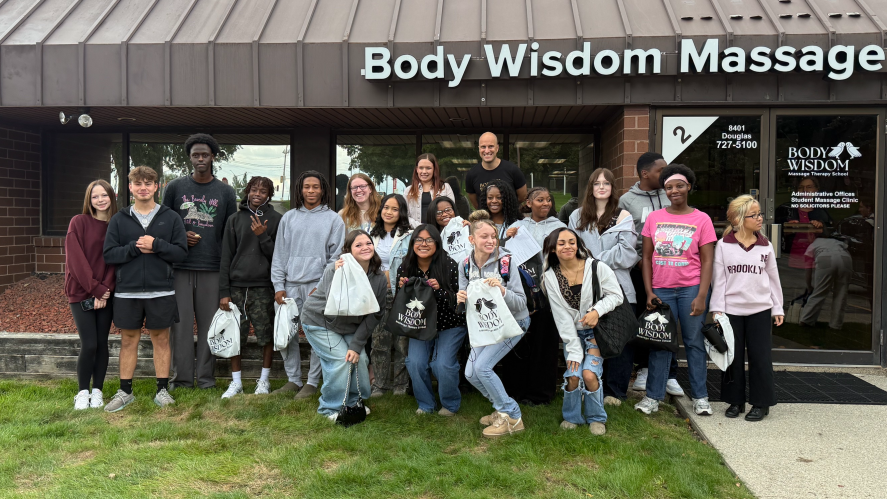 iJAGRocks's tweet photo. #CareerExploration = discovering what’s possible! 💙
Students spent the day at #BodyWisdom exploring through hands-on activities, pro panels, networking & real conversations.
TY for opening your doors to #iJAG!
@BF_District @UrbandaleCSD @vhstigers @DMschools #StartsRightHere https://t.co/9MNojt8SUk
