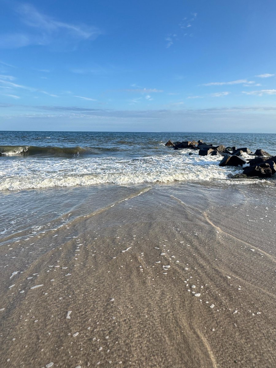 Bellamrwv's tweet photo. Sun, sand, and quiet reflections https://t.co/lrJUwFVhbL