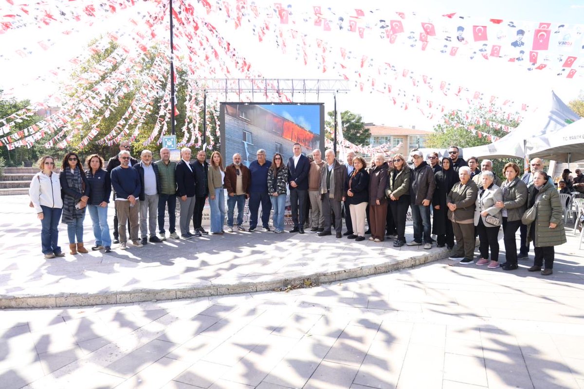 avelcinozge's tweet photo. Kartalkaya’nın ardından kalan acının tarifi yok. Evladını, eşini, annesini, babasını, kardeşini kaybeden aileler ne yazık ki bir de adaletin peşinde nöbet tutmak zorunda.

Bugün Anıtpark’ta, 78 kaybın yasını ve adalet talebini aylardır omuzlarında taşıyan aileleri ziyaret ettik.

Söyledikleri çok açık, çok haklı. Sorumluluğu bulunan herkes yargı önüne çıkmalı. Hiç kimse makamının, unvanının, izin süreçlerinin ardında kalmamalı.

Kaybettiklerini geri getirmek mümkün değil. Ama geride kalanlara eksiksiz bir adalet borcumuz var. Bir daha hiçbir ailenin aynı acıyla sınanmaması için de bu borcu yerine getirmek zorundayız.

Yanlarındayız.