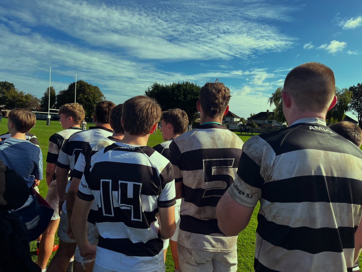 DunleavyBernard's tweet photo. Senior Seconds cheering on Senior Firsts at the end of their match in Cabra this morning. #SquadLife @BelvedereSJ https://t.co/fO20OLfJQQ