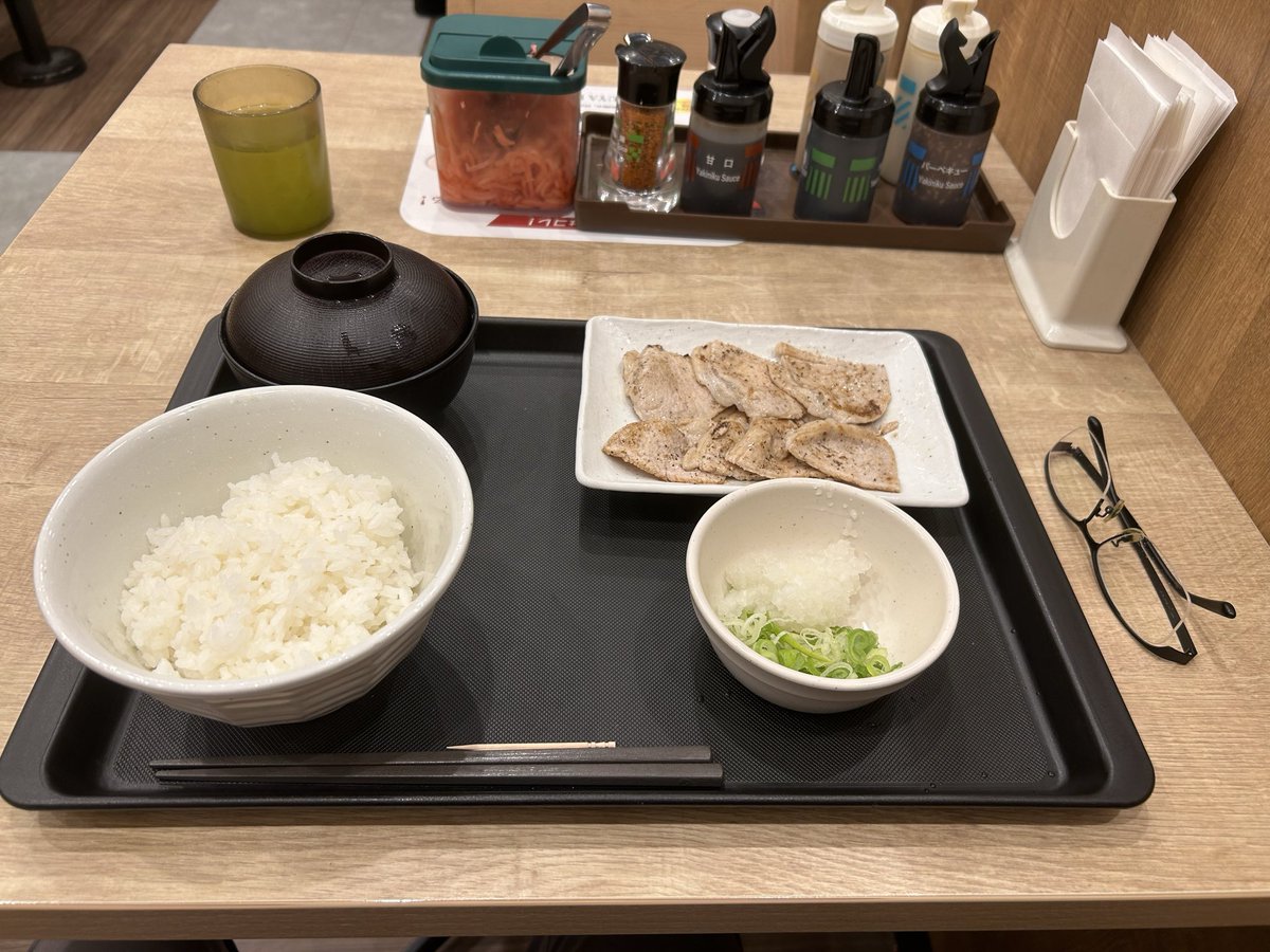 mst0521's tweet photo. 豚ロース焼肉セット
いただきます🙏 https://t.co/262tyBDgWA