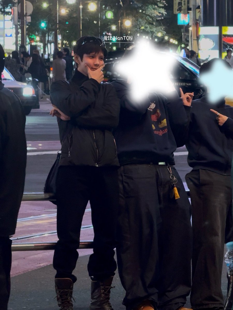 luvtaromi's tweet photo. 쇼타로 홋카이도 자만추썰
휴가중이라 🤫 하면서 사인 해준다구 가까이 오라고 해서 봤는데 얼굴 너무 작고 굽 없는 신발인데도 꽤 위로 쳐다보게돼서 두근거렸대 이야기도 많이 나눴는데 평소보다 차분한 말투에 반말로 해줫다고 ㅋㅋㅋ 괜히 메로타로가 아님 https://t.co/qAoBtuNGab