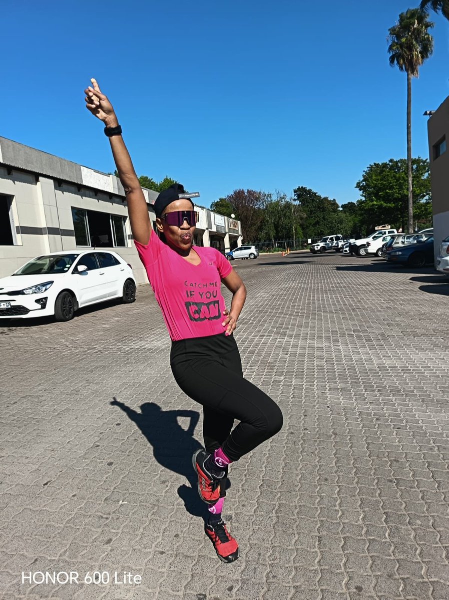 ocrgirl_emjeezy's tweet photo. Bitsa amulense π. Joh there by the TPeaks I saw flames.
Oksalayo we showed up and TSS was achieved. Tried doing the @Devandy10.
@Malome_TT uncle of running kopa donation ya running shoes, size 4.
#IPaintedMyRun
#RunningChronicles
#LongRun
#XtriTraining
#CatchMeIfYouCan
#run https://t.co/iJur6Opdo9