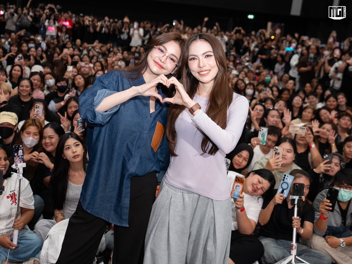 EnglothouseVN's tweet photo. จะอยู่ตรงนี้เสมอ เป็นกำลังใจเล็ก ๆ ให้พี่ทั้งสองคนเสมอนะคะ รักอิงล็อตมาก ๆ ขอให้ความสัมพันธ์นี้ยืนยาวตลอดไป ขอให้ทั้งคู่จับมือกันก้าวผ่านทุกอุปสรรค และเดินทางไปสู่บทสรุปที่สวยงามนะคะ ✨️❤️

#EnglotAnvs4Y6M
#อิงล็อต #englot 
#อิงฟ้ามหาชน #EngfaWaraha
#ชาล็อตออสติน #CharlotteAustin