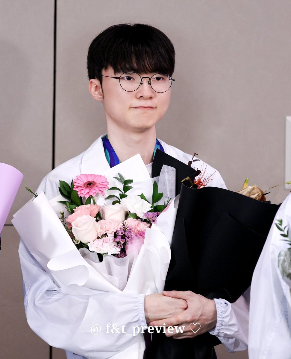 sh_faker_'s tweet photo. 2026 1003 아시안게임인터뷰

ദ്ദി(⩌ᴗ⩌ )  ฅ₍ᓀ‸ᓂマ ੭   
다소곳냥 ❤️🐈‍⬛

#faker  @faker #페이커 https://t.co/shaVf7bYt7