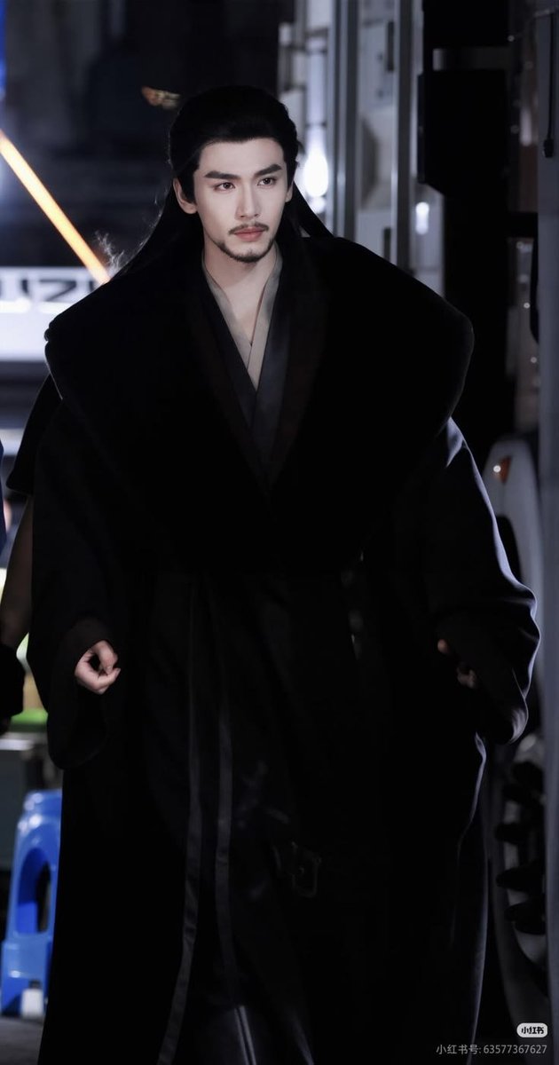puffybear11's tweet photo. My fave can pulled off any look, from being a master/daddy role with a moustache, to a rude boy/villian or being this care free innocent look. I guess we won't see #xiaoli till 2027
 #zhanglinghe #xiaoli #theroadtoglory https://t.co/BIJz76Qpap