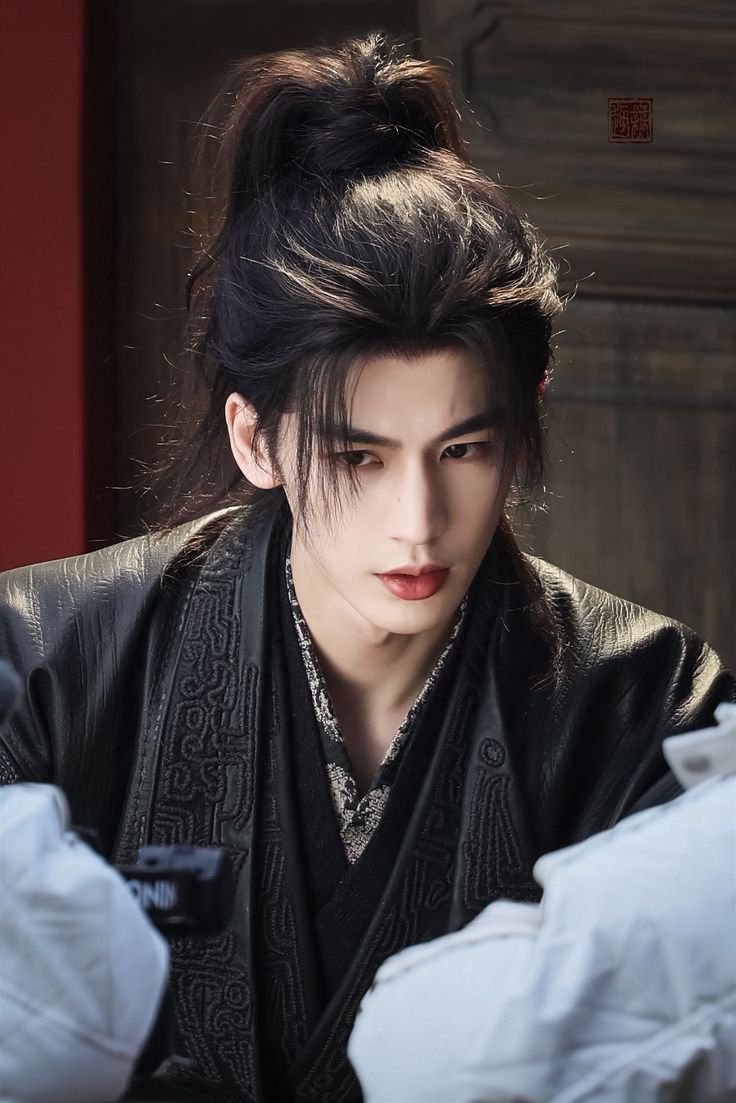 puffybear11's tweet photo. My fave can pulled off any look, from being a master/daddy role with a moustache, to a rude boy/villian or being this care free innocent look. I guess we won't see #xiaoli till 2027
 #zhanglinghe #xiaoli #theroadtoglory https://t.co/BIJz76Qpap