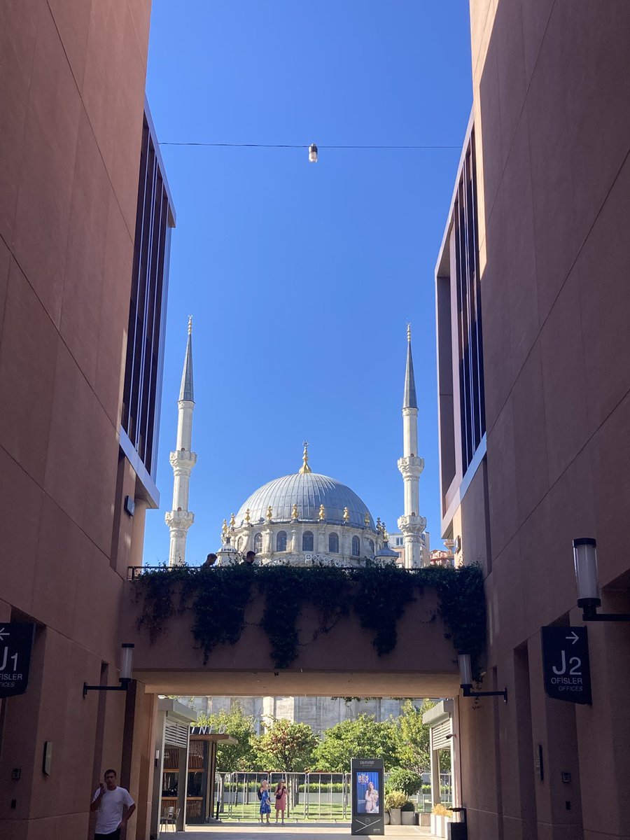 1mimar1mimar's tweet photo. Karaköy route➡️📍Galataport/ Nuseetiye Cami / Tophane Saat Kulesi https://t.co/GZ5nLZxydA