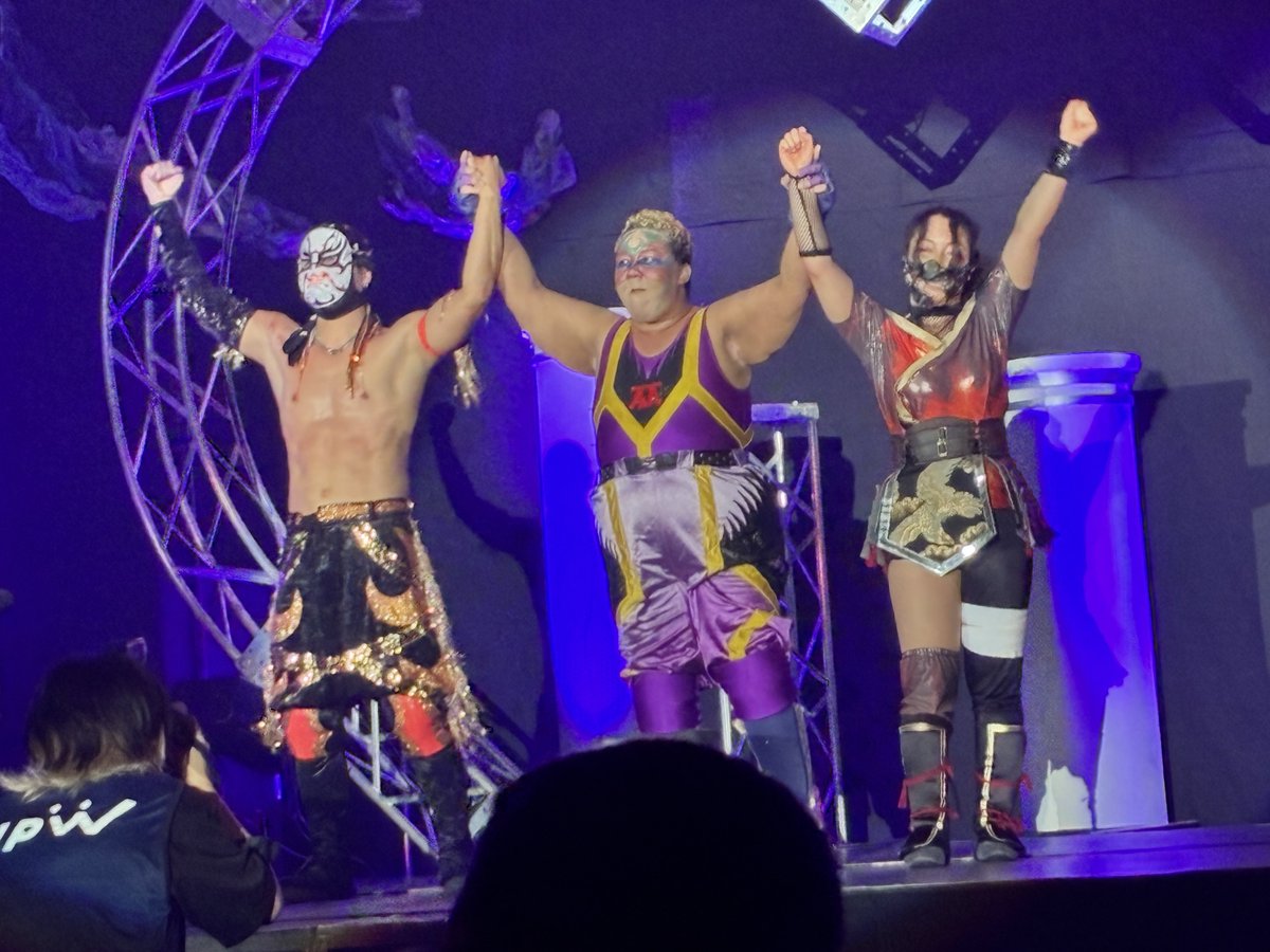 tac_zoo's tweet photo. 20261003 #tjpw おおた大会!

④ アジャ様＆ハットリ桜＆隈取 v クリス＆キラ＆千花

入場に6分弱使ったアジャ様組!最後にはアジャ様も一緒に踊ってた!サイコー!
噛み合って無かったクリス組も中々!
アジャ様vクリス見たかったな!

※キラはアジャ様タックルで倒した!値千金

#tjpwWP7 https://t.co/6TAoTfbtC2