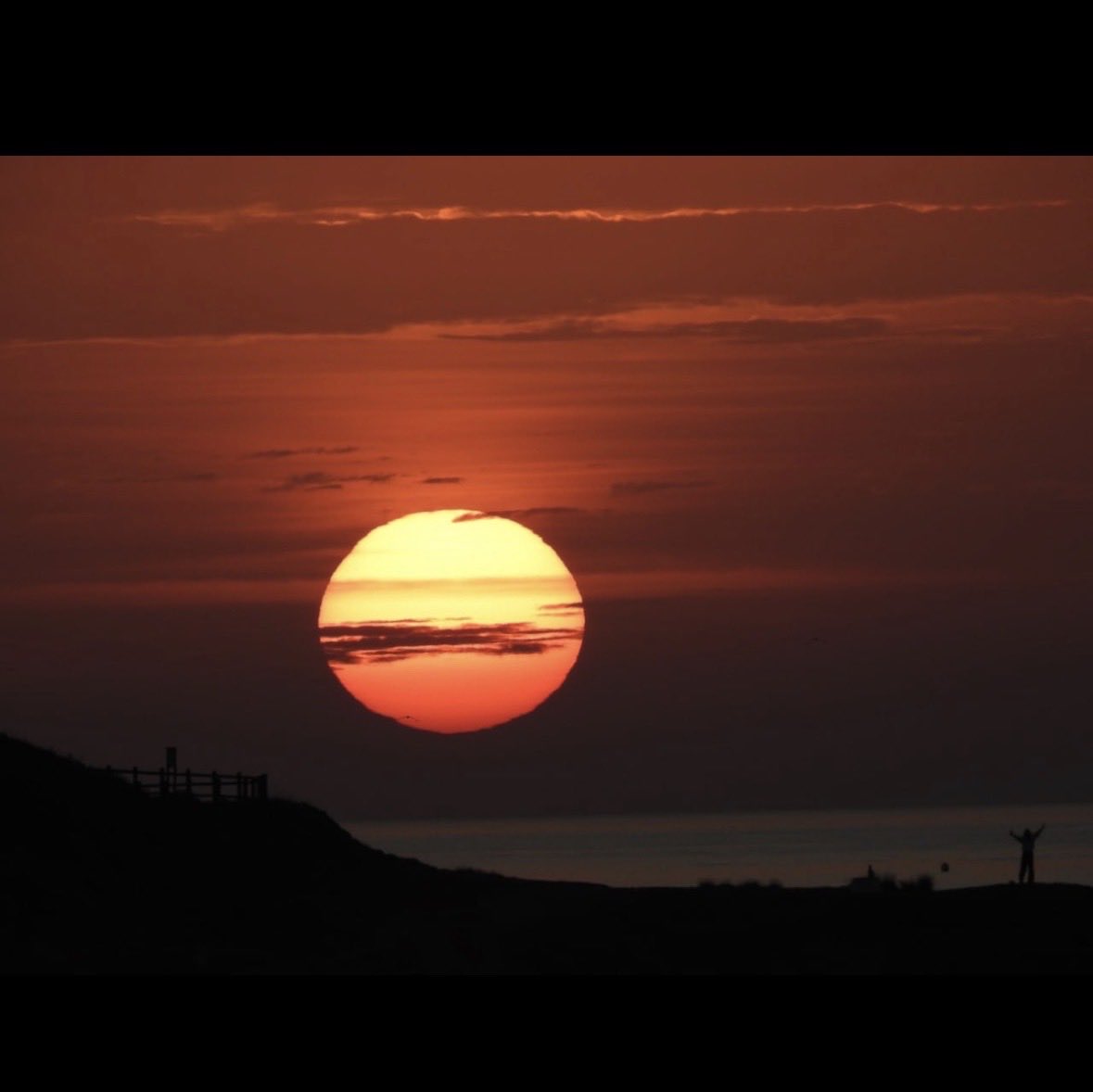 ElComma15935436's tweet photo. @TheGlobeIsDead And also can there never be clouds behind the sun!
The foto I make myself this week in the south of Spain. https://t.co/CgyjPht0zR