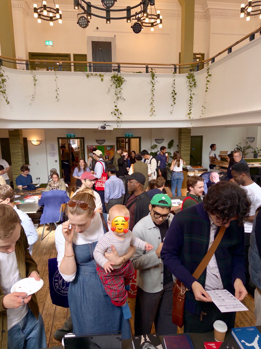 tamarawinter's tweet photo. I think London pop-ups are just going to have to be a yearly occurrence from now on. Amazing day—thank you to the hundreds of you who came to hang out!

(Particularly to the gaggle of babies in the corner who came dangerously close to unionizing)❣️🤭📚 https://t.co/01dwZXlfOq