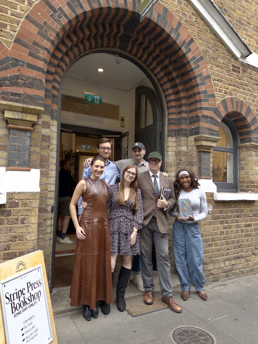tamarawinter's tweet photo. I think London pop-ups are just going to have to be a yearly occurrence from now on. Amazing day—thank you to the hundreds of you who came to hang out!

(Particularly to the gaggle of babies in the corner who came dangerously close to unionizing)❣️🤭📚 https://t.co/01dwZXlfOq