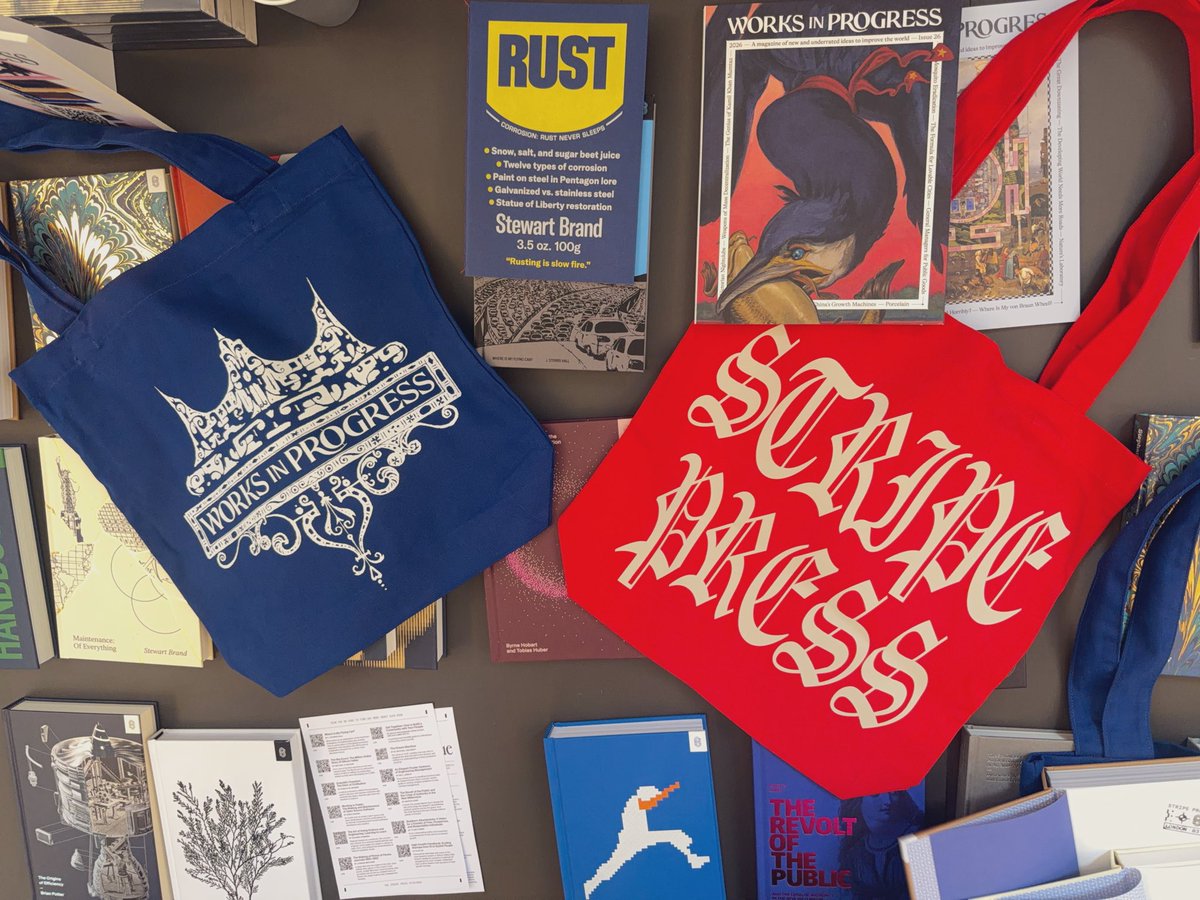 tamarawinter's tweet photo. I think London pop-ups are just going to have to be a yearly occurrence from now on. Amazing day—thank you to the hundreds of you who came to hang out!

(Particularly to the gaggle of babies in the corner who came dangerously close to unionizing)❣️🤭📚 https://t.co/01dwZXlfOq