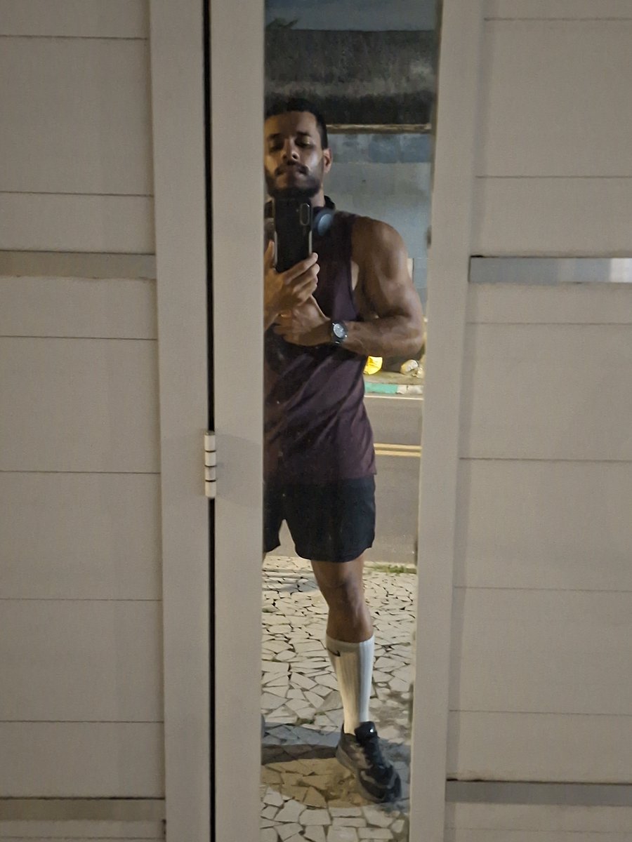 AlphaDG_RJ's tweet photo. Sabadão de chuva, mas mesmo assim tu tá pagando pau pra sentir o pezao do rei na sua fuça, meu capacho! Vem cumprir com seu dever, servindo o carioca💪💪💵💵🫰😎🦶🦶! https://t.co/ewZBD19zv5