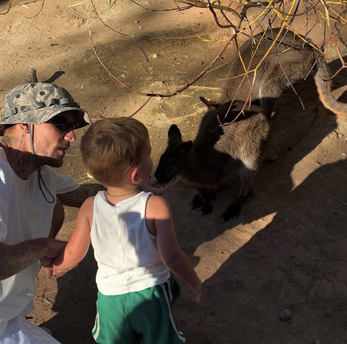 skyylrk's tweet photo. mama, dada e baby bieber <3 https://t.co/hRQ5WbeMhx