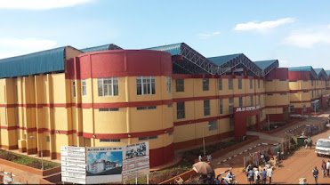 Bluealgae22's tweet photo. @Abu_The_Truth I think you are talking about the gini coefficient, well its roughly o.42;not too bad .Look;ugandas economy is largely in the hands of locals;from  banks to advanced manufacturing,with participation from foreigners like Chinese and Indians.Those homes ,Ugandans live in them. https://t.co/9sPYoABBSm